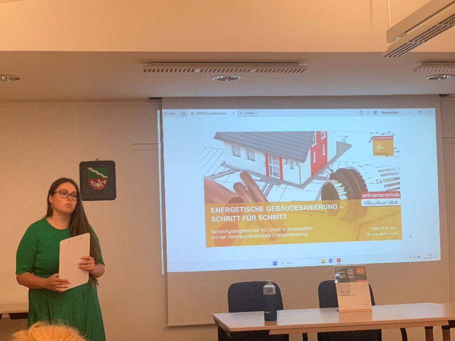 Klimaschutzmanagerin Alexandra Pril informiert über das neue Förderprogramm. Quelle: VG Unkel Klimaschutzmanagerin Alexandra Pril informiert über das neue Förderprogramm. Quelle: VG Unkel