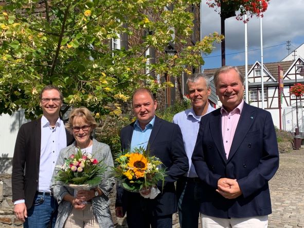 von links nach rechts: Christopher-Allan Wirtz (Stv. Fachbereichsleiter), Brigitte Marberg, Volker Berg, Jörg Harperath (Büroleiter), Karsten Fehr (Bürgermeister)