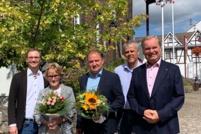 von links nach rechts: Christopher-Allan Wirtz (Stv. Fachbereichsleiter), Brigitte Marberg, Volker Berg, Jörg Harperath (Büroleiter), Karsten Fehr (Bürgermeister)
